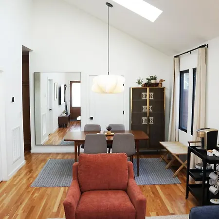 Chic Music Retreat & Holiday home *