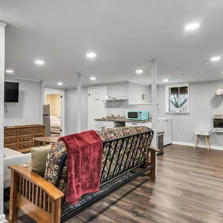 The Cornish Classic - Cozy Ranch Near Downtown