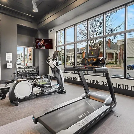 Petal & Palm-rooftop Patio & Gym-mins To Broadway Nashville