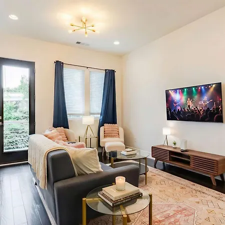 Holiday home Rooftop Views & Patio Lounge Near Downtown Nashville