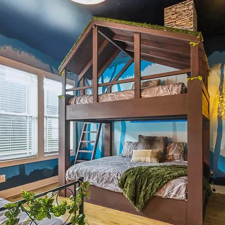 Holiday home Swiftie Dream House-rooftop Patio-mins To Broadway *