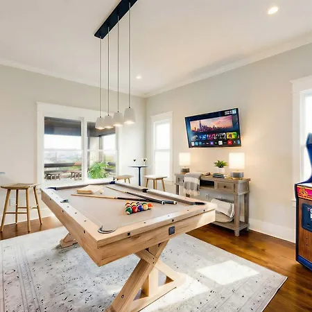Private Pool Game Compound Minutes To Broadway *