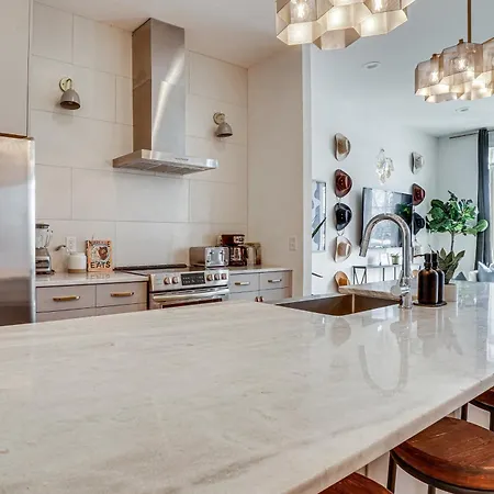 Pet-friendly Townhome W/ Rooftop Deck! *