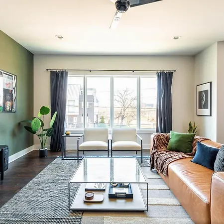 Boots & Broadway - 2 Units - Mins To Broadway *