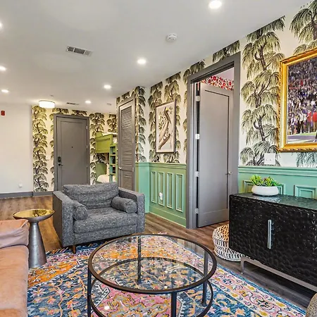 Holiday home Petal & Palm-rooftop Patio & Gym-mins To Broadway *