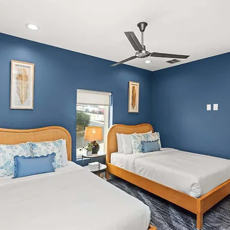 Holiday home 8th Ave South Gem Fabulous For Groups Of 12 Nashville