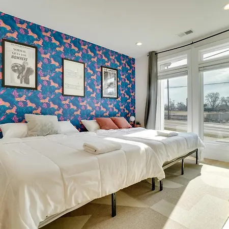 Pet-friendly Townhome W/ Rooftop Deck!