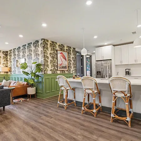 Holiday home Petal & Palm-rooftop Patio & Gym-mins To Broadway