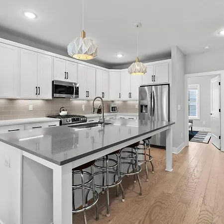 Holiday home Lucky 7 - Hip East Nash Townhouse & Rooftop Deck