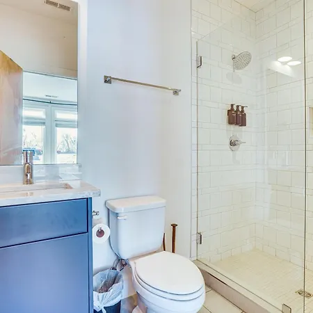 Pet-friendly Townhome W/ Rooftop Deck! Holiday home