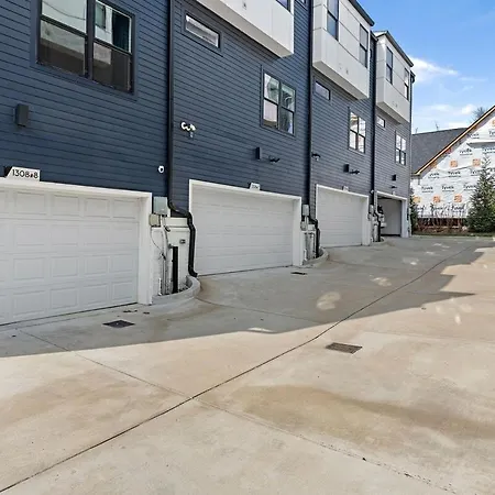 Lucky 7 - Hip East Nash Townhouse & Rooftop Deck Holiday home
