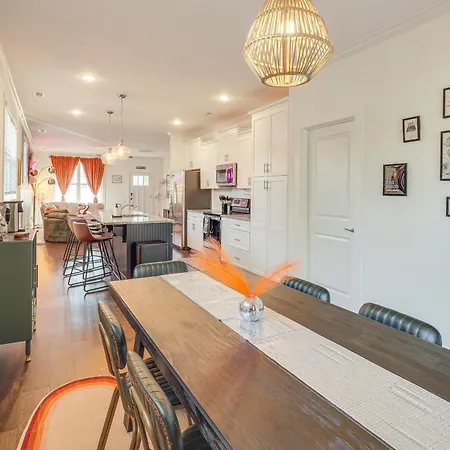 Retro Disco Haven Near Downtown Nash! *