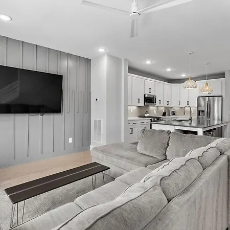 Lucky 7 - Hip East Nash Townhouse & Rooftop Deck Nashville