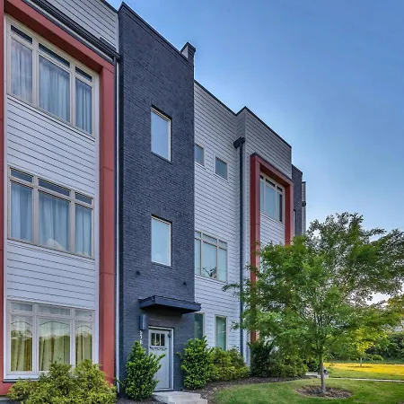 Rooftop Fire Pit + River Views 4br Sleeps 12 Holiday home Nashville