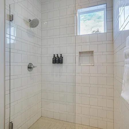 Pet-friendly Townhome W/ Rooftop Deck! Holiday home *
