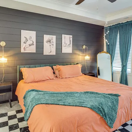 Retro Disco Haven Near Downtown Nash! Holiday home