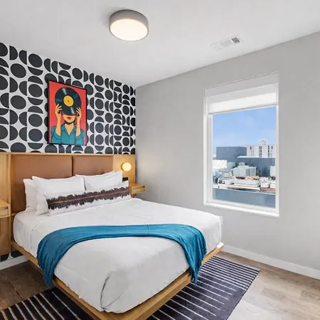 Holiday home Tempo - Rooftop Pool - Gym - On Music Row *