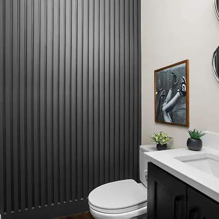 Luxury Gated Duo Sleeps 24 Karaoke & Rooftop Holiday home Nashville