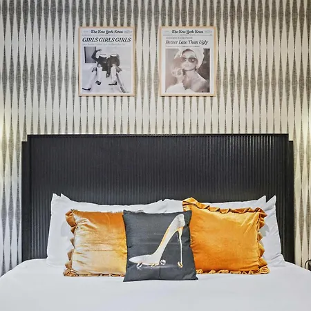 Holiday home Luxury Gated Duo Sleeps 24 Karaoke & Rooftop