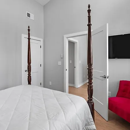 Lucky 7 - Hip East Nash Townhouse & Rooftop Deck * Nashville