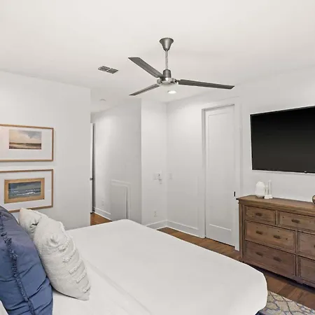 8th Ave South Gem Fabulous For Groups Of 12 Holiday home