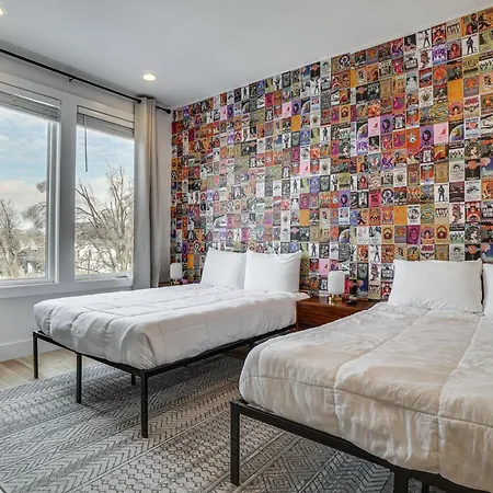 Pet-friendly Townhome W/ Rooftop Deck! Holiday home