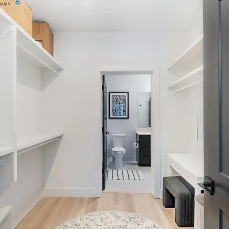 Modern West End For 6 Shared Pool & Gym Holiday home Nashville