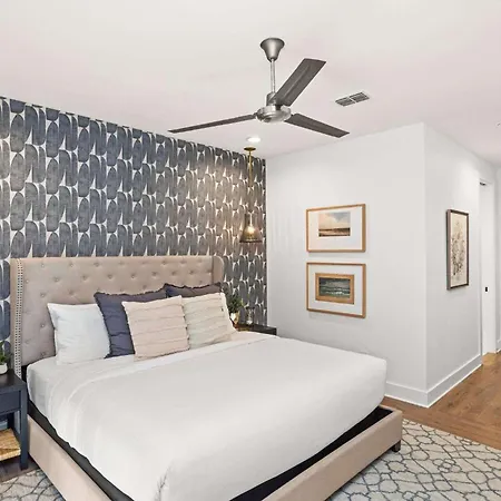Holiday home 8th Ave South Gem Fabulous For Groups Of 12 Nashville