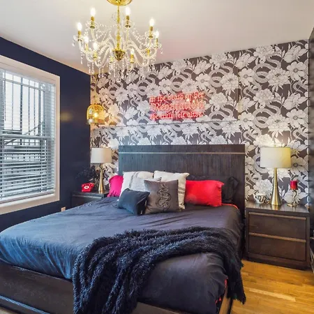 Swiftie Dream House-rooftop Patio-mins To Broadway *
