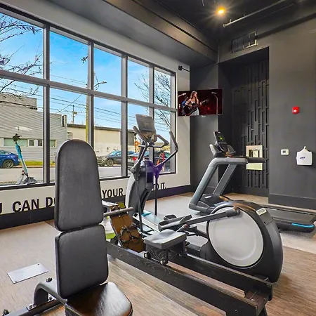 Petal & Palm-rooftop Patio & Gym-mins To Broadway Holiday home