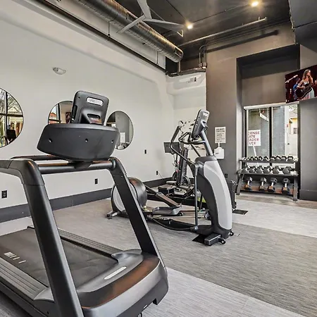 Petal & Palm-rooftop Patio & Gym-mins To Broadway Holiday home