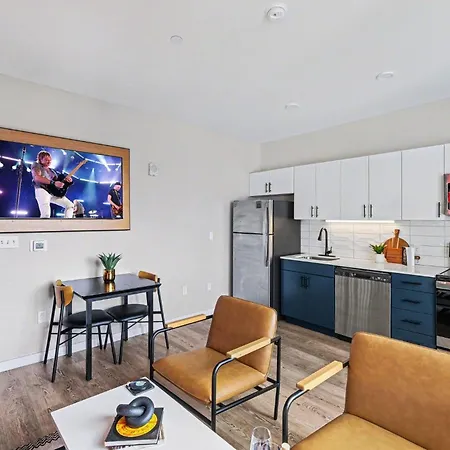 Holiday home Pianissimo-2 Units-rooftop Pool-gym-on Music Row Nashville