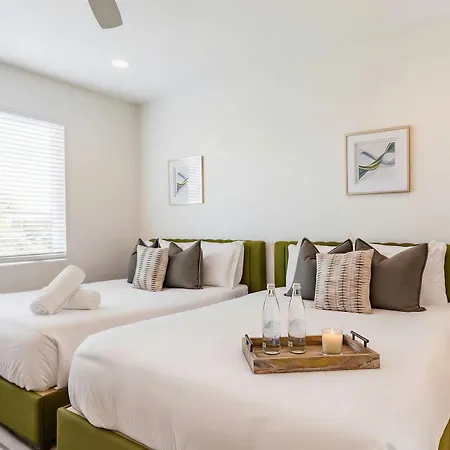 Rooftop Views & Patio Lounge Near Downtown *