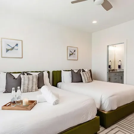 Rooftop Views & Patio Lounge Near Downtown * Nashville