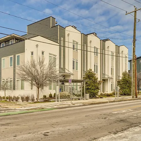 Pet-friendly Townhome W/ Rooftop Deck! Holiday home *