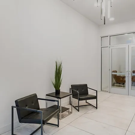 Modern West End For 6 Shared Pool & Gym Nashville