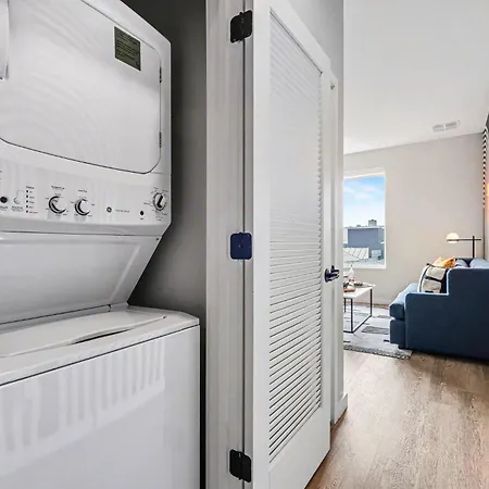 Pianissimo-2 Units-rooftop Pool-gym-on Music Row Holiday home Nashville