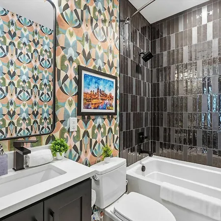 Holiday home Luxury Gated Duo Sleeps 24 Karaoke & Rooftop *