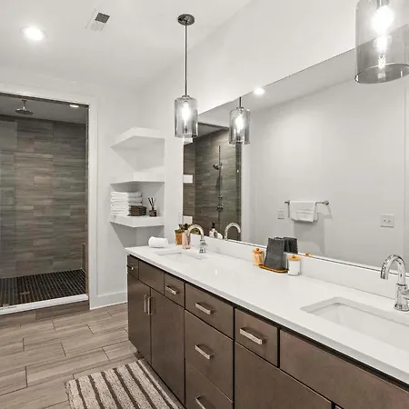 Great Location Near Gulch 12 South & Broadway *