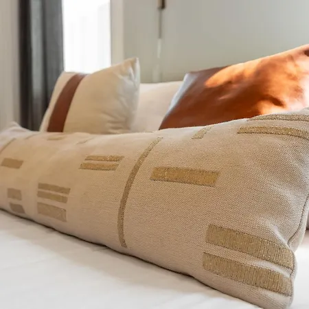 Holiday home The Velvet Vinyl- Private Rooftop & Near Broadway *