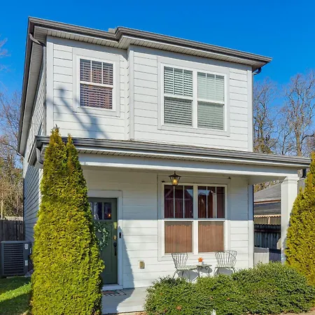 Holiday home Retro Disco Haven Near Downtown Nash! *