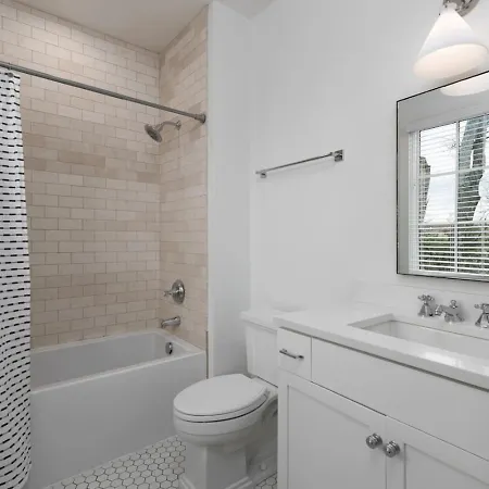 Holiday home Townhome With Rooftop Garage Pool Table By Belmont And Vanderbilt