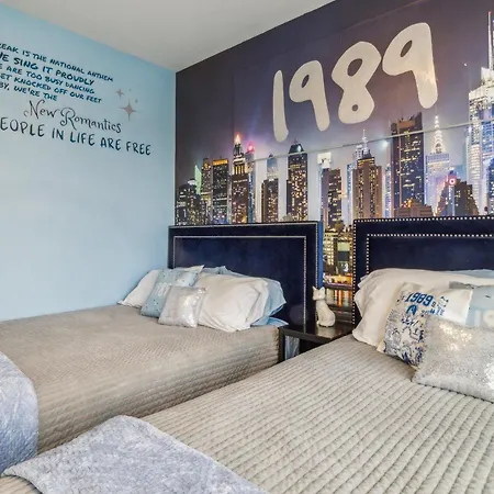 Swiftie Dream House-rooftop Patio-mins To Broadway Nashville