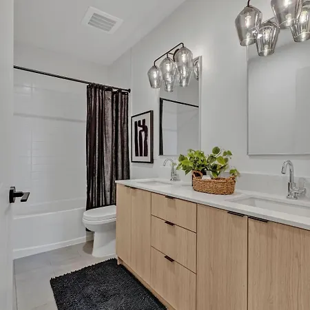 Hyve-anthem-private Balconies-walk To Broadway *