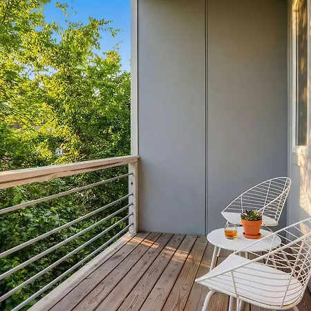 Holiday home Rooftop Views & Patio Lounge Near Downtown