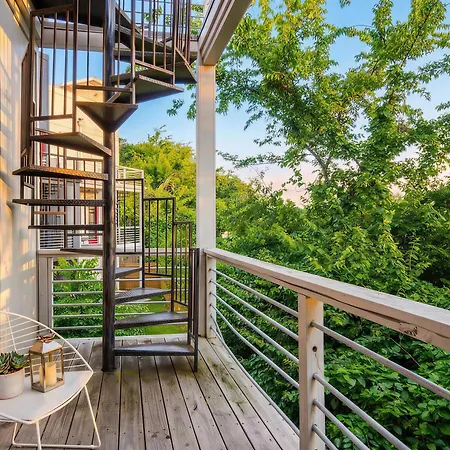 Rooftop Views & Patio Lounge Near Downtown Holiday home