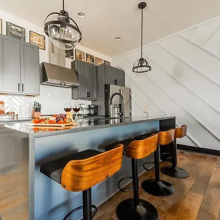 Boots & Broadway - 2 Units - Mins To Broadway Holiday home Nashville