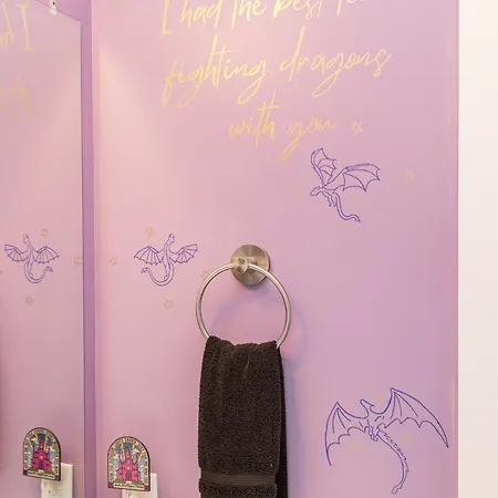 Holiday home Swiftie Dream House-rooftop Patio-mins To Broadway Nashville