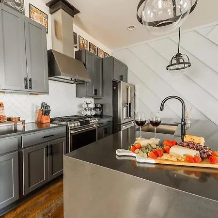 Boots & Broadway - 2 Units - Mins To Broadway Holiday home Nashville