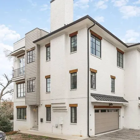 Townhome With Rooftop Garage Pool Table By Belmont And Vanderbilt Holiday home